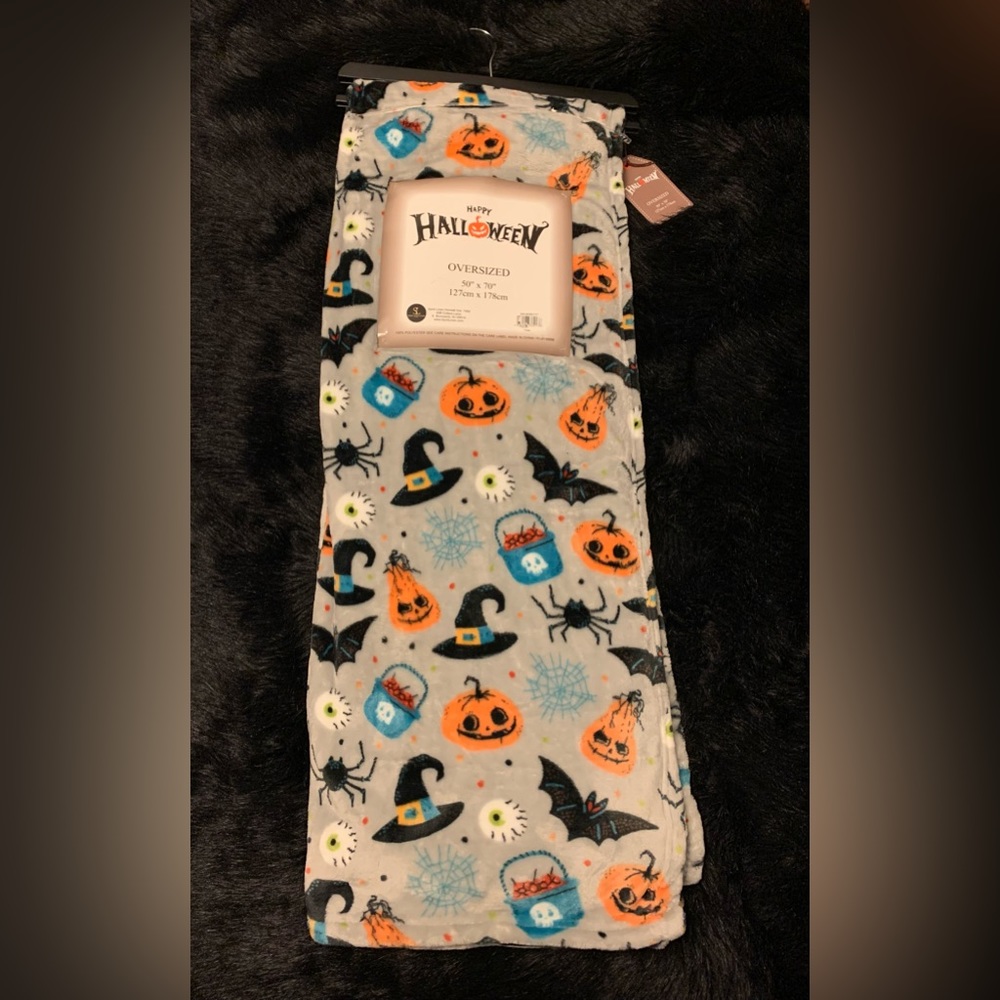 HALLOWEEN OVERSIZED THROW